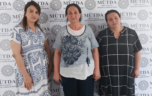 Ana və iki qızı imtahanda yüksək bal topladılar 1718973493 muellim1.jpg