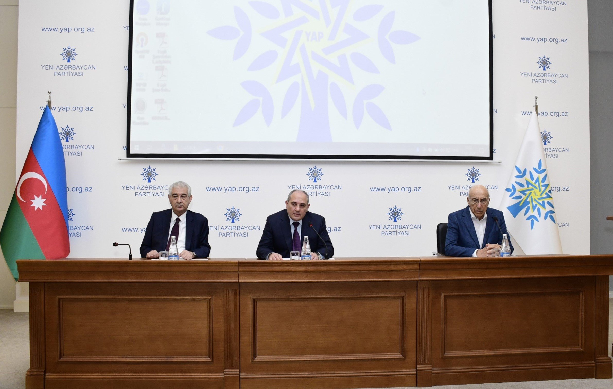 YAP namizədlərinin siyahısını açıqladı 1721213004 yap.jpg