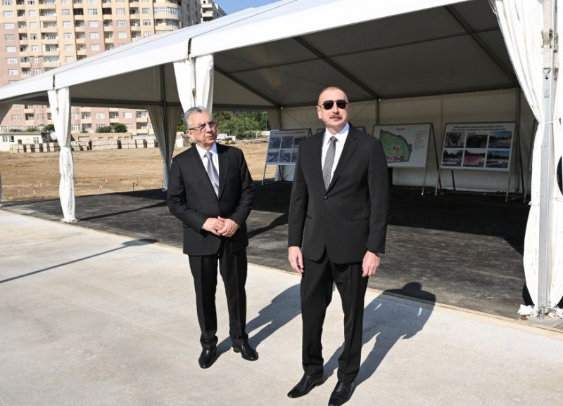 İlham Əliyev Bakıda yeni parkda işlərin gedişi ilə tanış olub 1722336989 9aa1722334124.jpg