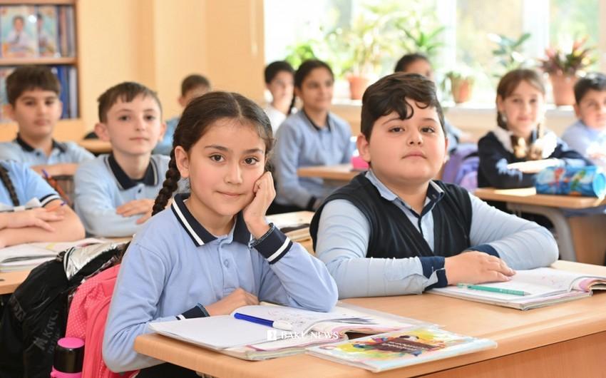 Şagirdlərin elektron yerdəyişməsi prosesinin başlanacağı vaxt açıqlanıb Sagird.jpg