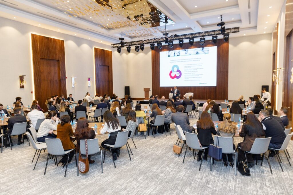 Bakıda sərgi iştirakçıları və stend qurucuları üçün 6-cı intensiv praktiki seminar keçirilir 4 1.jpeg