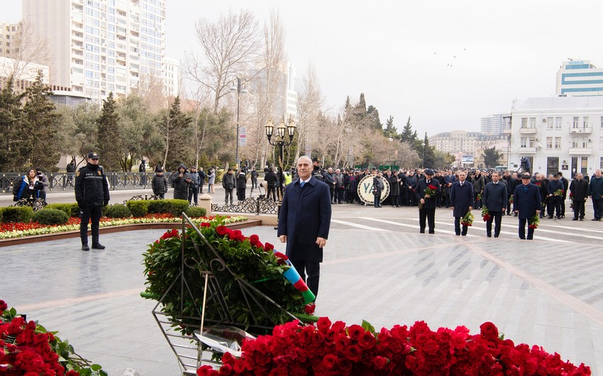 DTX əməkdaşları “Ana harayı” abidəsini ziyarət ediblər B6121420 7f6f 342b B6e4 A674388b04b5 850.jpg