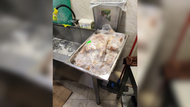 “Vətən” restoranında istehlaka yararsız məhsullar aşkarlandı Whatsapp image 2025 03 11 at 13.01.50.jpeg