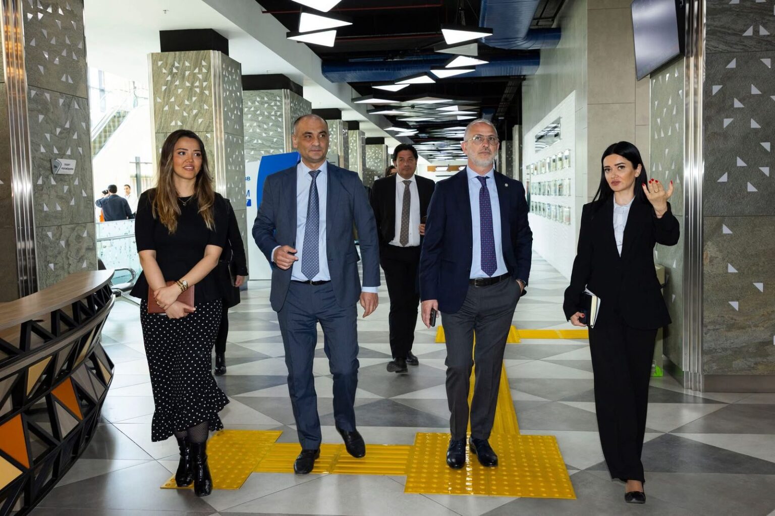 İtaliyalı parlamentarilər “ASAN xidmət”də 40a18aa7 1118 4d94 9d91 d8dacdfab971.jpg