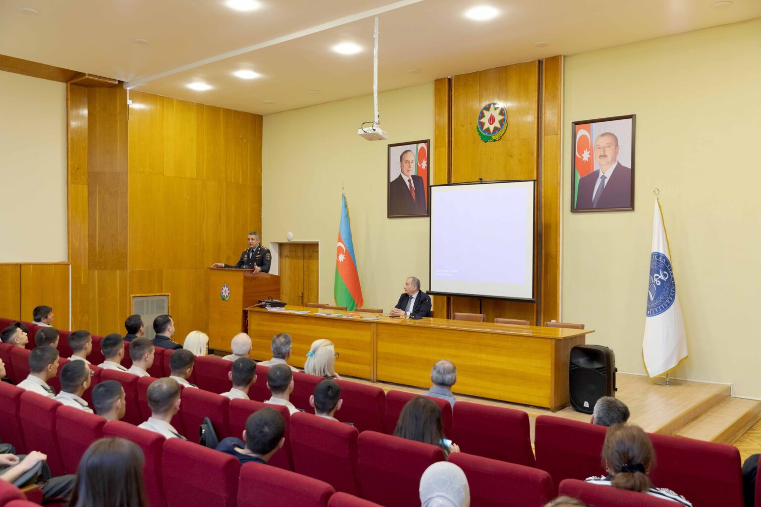 Kibercinayətlə bağlı məruzələr tələbələrin marağına səbəb olub 502525991 1025102969768965 1272381606721504897 n.jpg