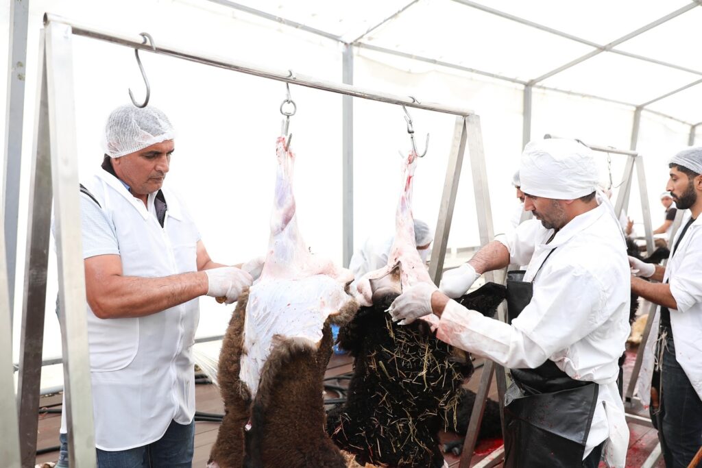 Bayramla bağlı 135 ünvanda qurbanlıq heyvanların satışı və kəsimi xidmətləri göstərilir Qurban 1.jpg