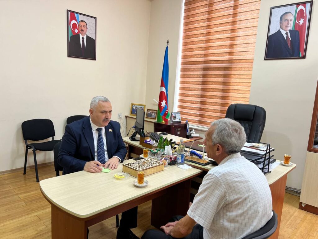 Azər Allahverənov Nardaran qəsəbəsində vətəndaşları qəbul edib 514335896 10230043937904280 8450303190260669098 n.jpg