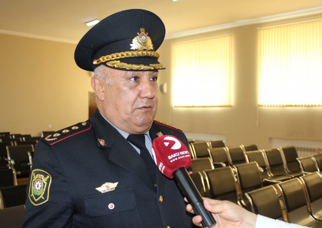 Vaqif Əsədov mətbuat nümayəndələrini təbrik edib Vaqif 2.jpg