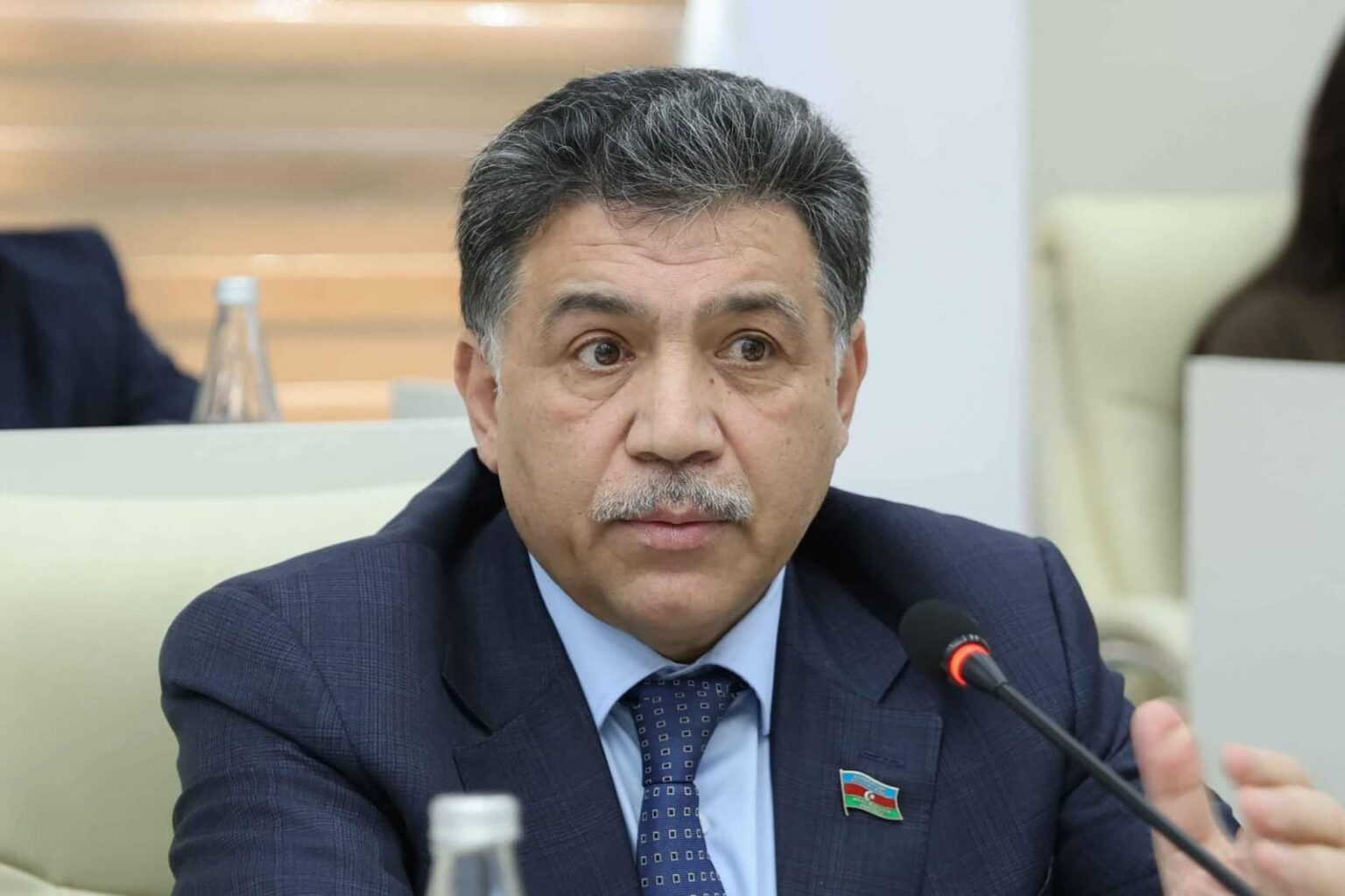 Aydin huseynov esas.jpg