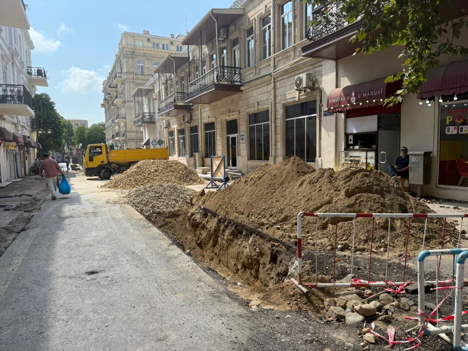 Bakıda abadlıq işləri aparılır 6734b7a2 906a 4576 a1a7 0677c040d07f.jpg