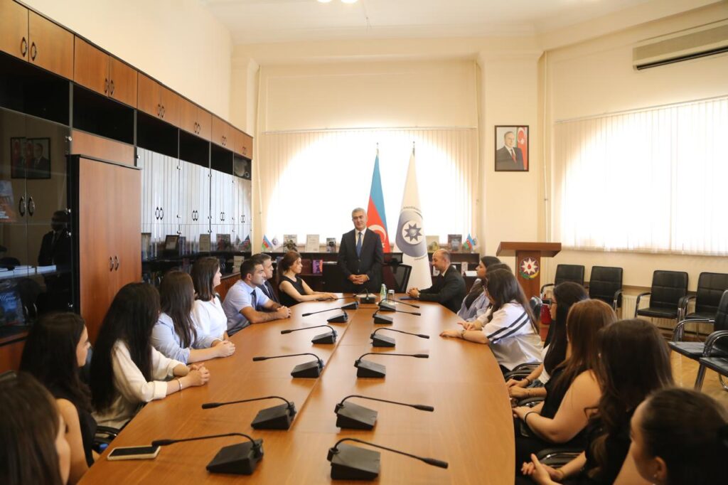 Ombudsman Aparatında yüksək bal toplayan abituriyentlərlə görüş oldu 6e24e78a 499d 497f 8f2e f2b53c9d4a8a.jpg