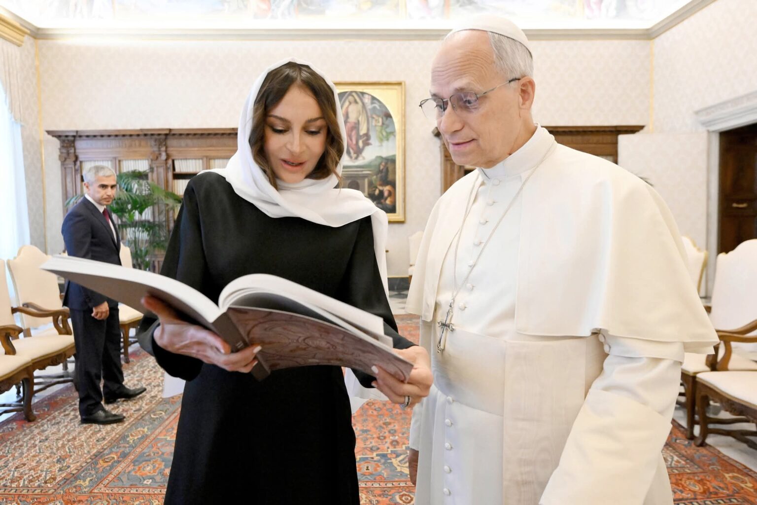 Mehriban Əliyeva Roma Papası ilə görüşdü Fb img 1760717367156