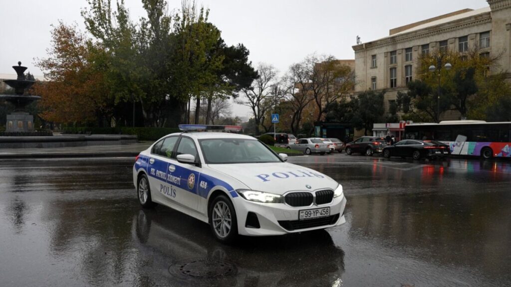 Yol polisi gözlənilən hava şəraiti ilə bağlı sürücülərə xəbərdarlıq edib Dyppolis 1 scaled