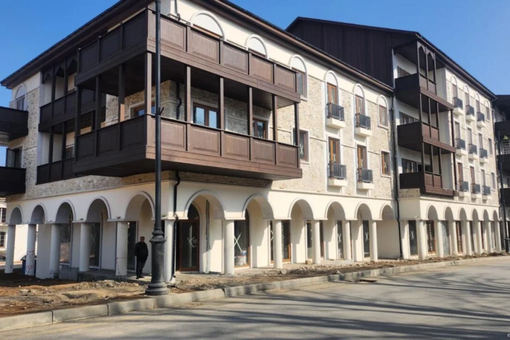 Şuşada 3 mindən çox insan yeni komplekslərə köçürüləcək – RƏSMİ 1lwvj1gfe9xqfpeawzmet1il49atj6kxk4maf9vb 6a0c125f80016