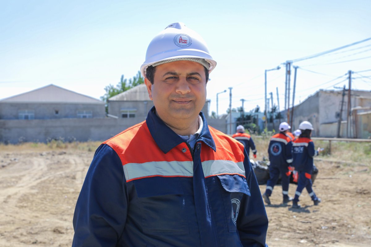 Balaxanı neftçiləri “Ümumdünya Ətraf Mühit Günü”ndə tarixi qəsəbəni təmizlədilər - Şəkil 3