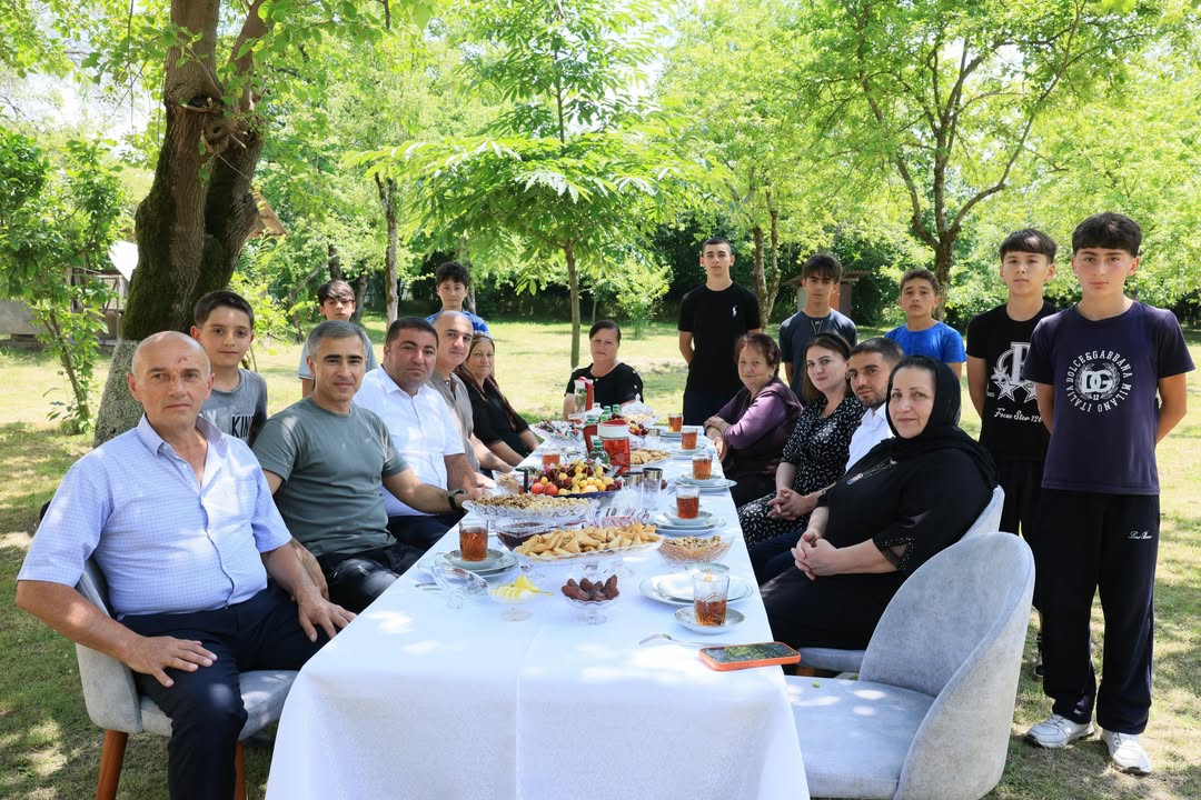 Anar Ələkbərov Oğuzda şəhid ailəsinin qonağı oldu - Şəkil 12