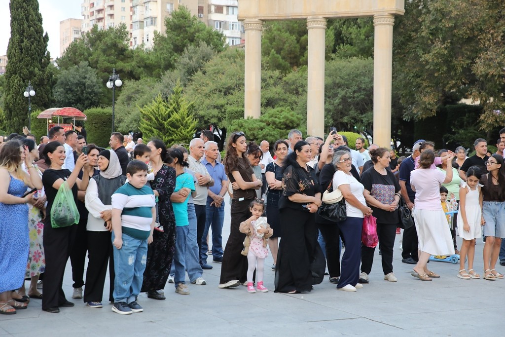 Bakıda axşam konsertləri davam edir - FOTOLAR - Şəkil 9