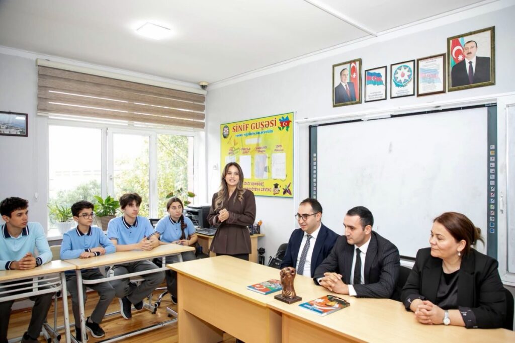 Xidmət əməkdaşları Vətən müharibəsinin altıncı ildönümü ərəfəsində məktəblilərlə görüşüb 837888048 18096308435402003 3225510853609610206 n 6ac4eed177f7d