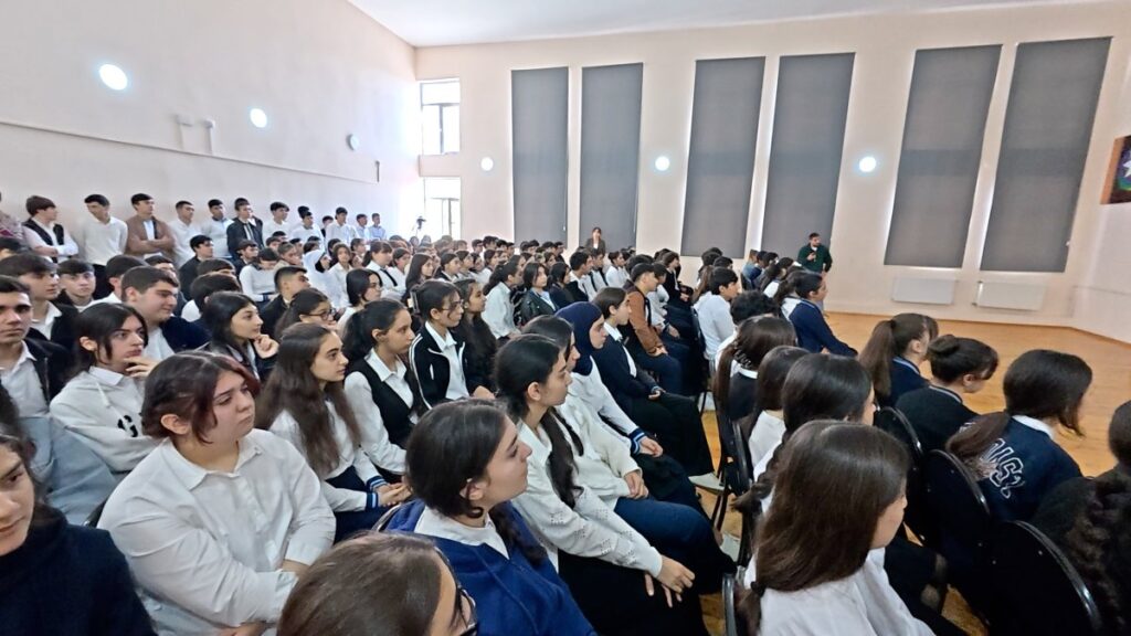 Hər şagirdə 30 saniyə vaxt düşür – deputat məktəbdəki problemdən danışdı Mekteb 6a8d93b833a16